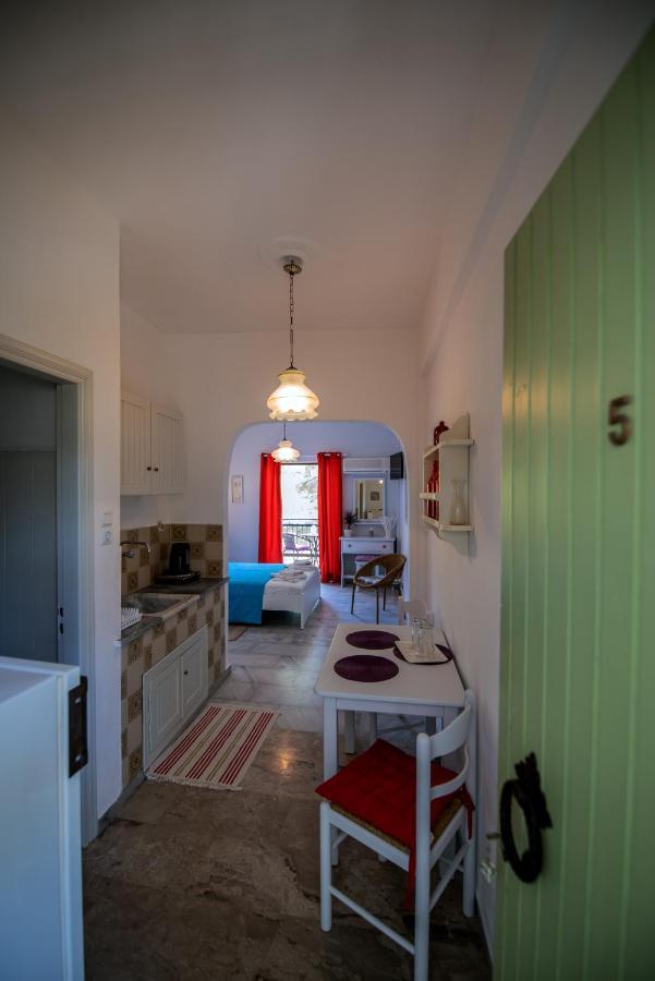 Stella Studios Poros Town Bagian luar foto