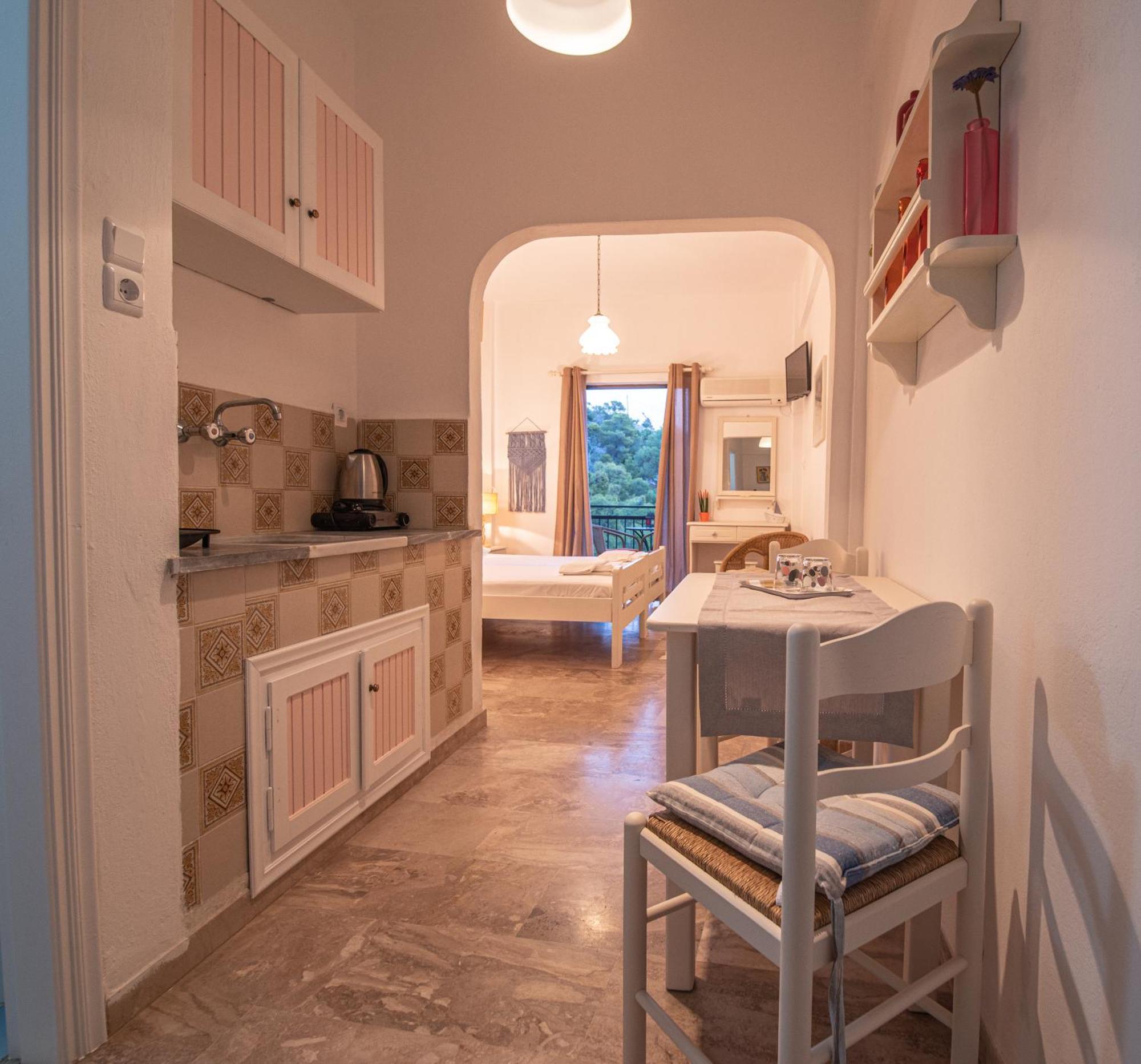 Stella Studios Poros Town Bagian luar foto
