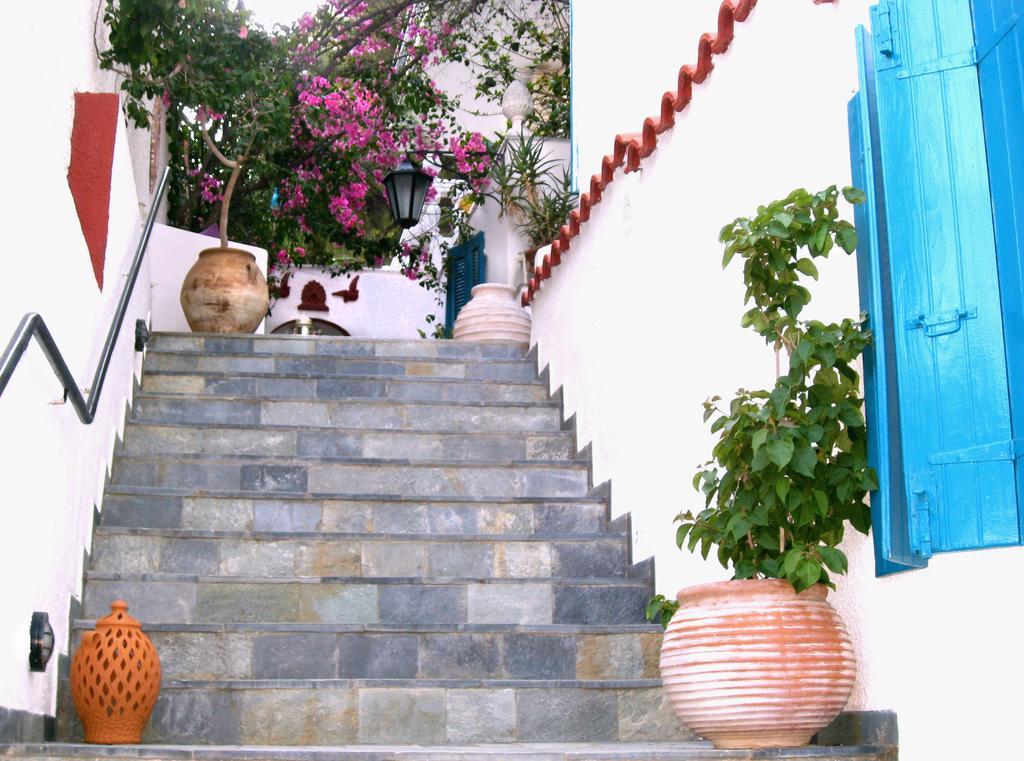 Stella Studios Poros Town Bagian luar foto